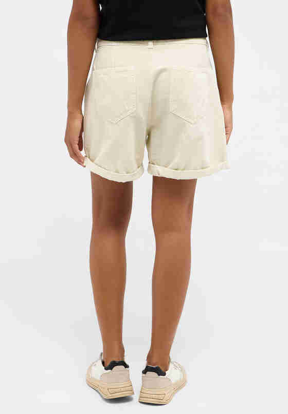 Hose Shorts, Ecru, model